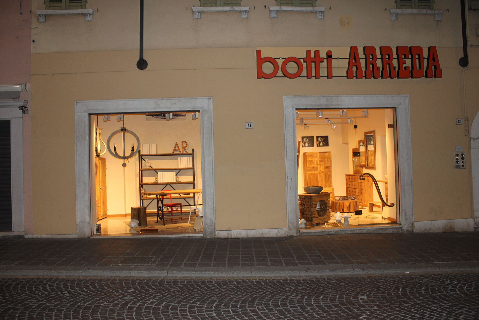 Show Room Via Mazzini Brescia